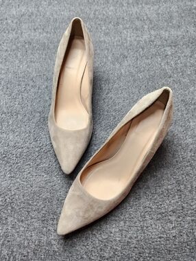 J.Crew Suede Pumps Womens 9.5 Beige Pointed Toe Heels Italy